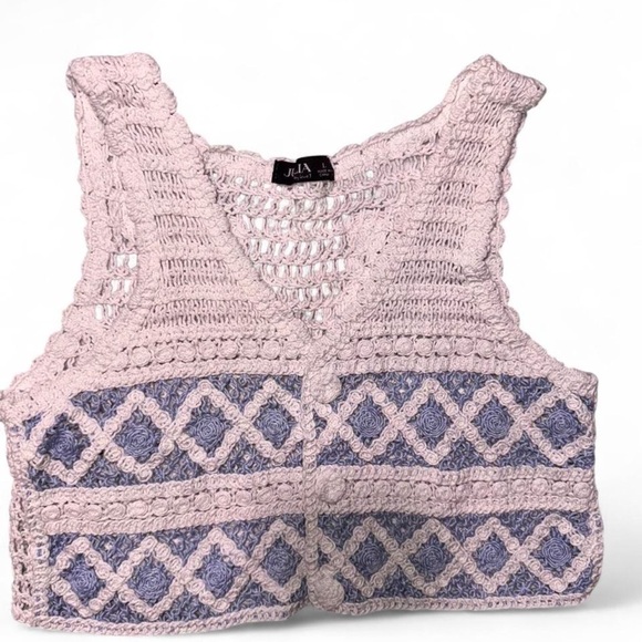julia by love j Tops - Elegant Crochet Knit Crop Top - white and blue